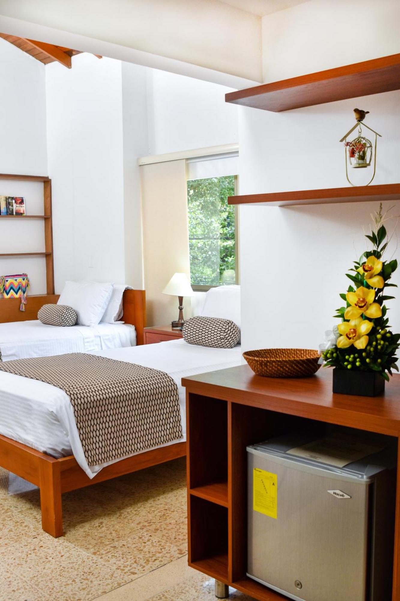 Twin Room,1590346732:JPEG