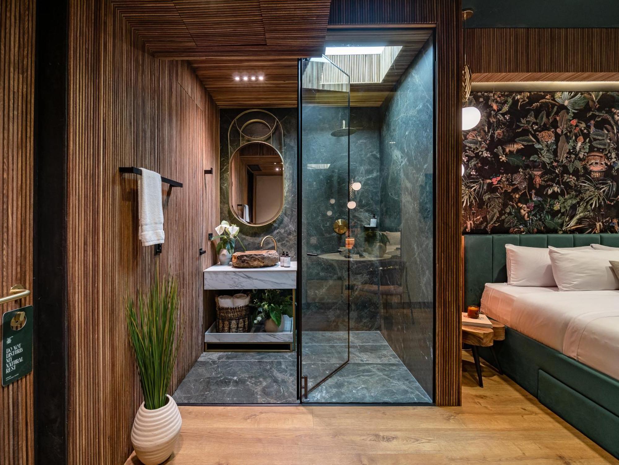 Deluxe Double Room Bath,1646981474:JPEG